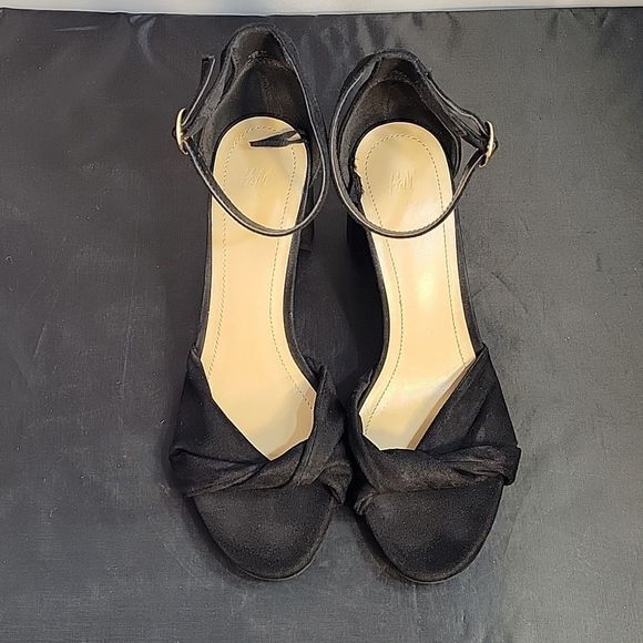 H&M SUEDE BLOCK HEEL ADJUSTABLE BUCKLE ANKLE STRAP WOMEN"S OPEN TOE SANDAL - Picture 3 of 13